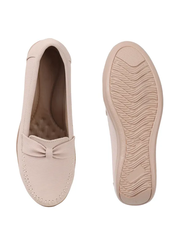 Classic_Loafers_with_Comfortable_Cushioned_Sole_and_Stylish_Design_for_Everyday_Wear
