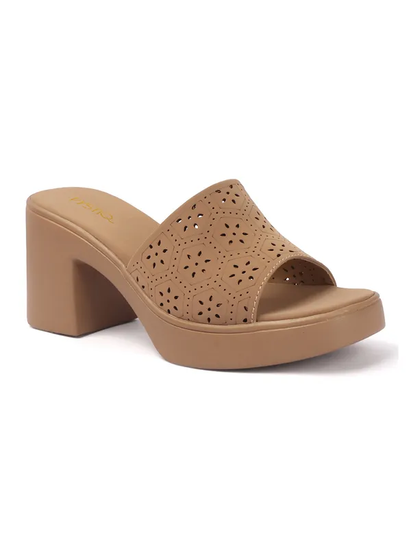 Elegant_Heel_Sandals_with_Comfortable_Sole_and_Stylish_Ethnic_Design