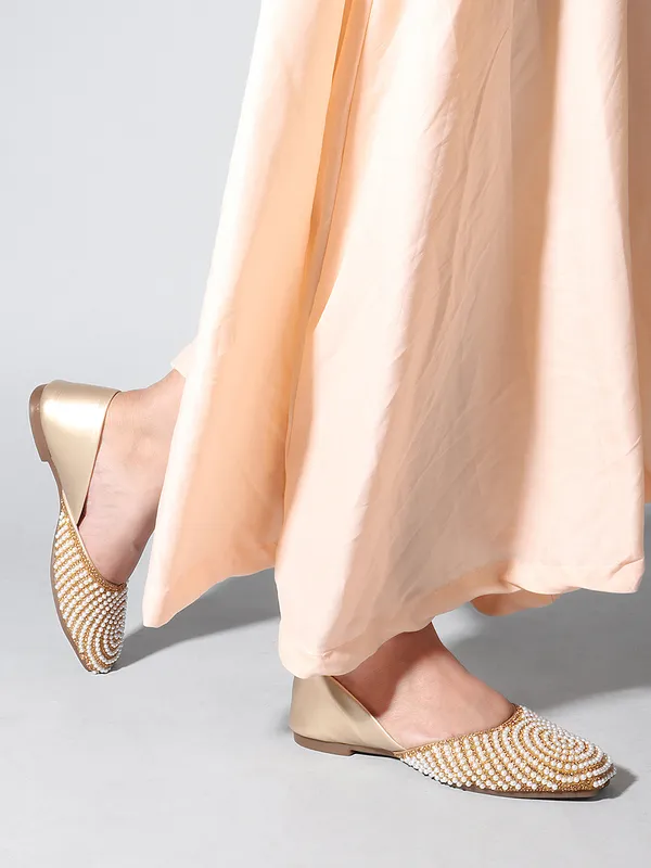 Stylish_Pearl-Embellished_Womenï¿½s_Flats_for_Festive,_Ethnic,_and_Party_Wear