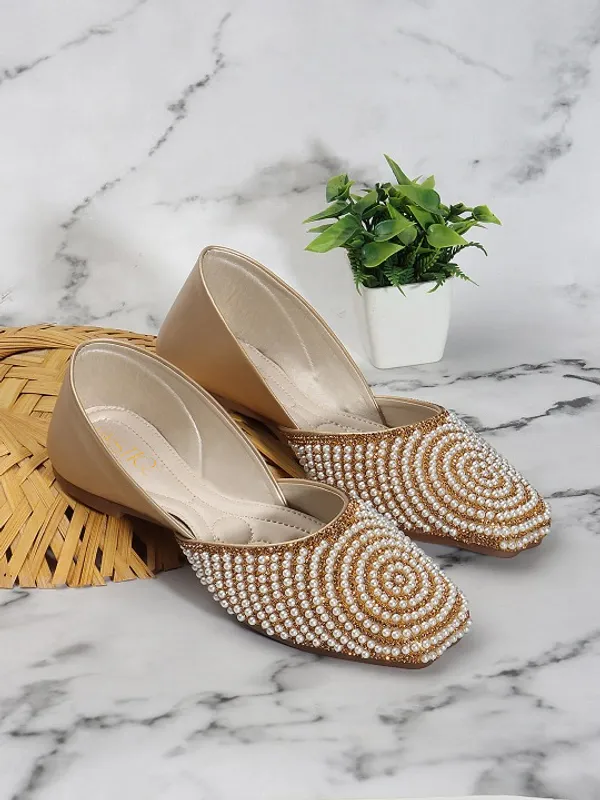 Stylish_Pearl-Embellished_Womenï¿½s_Flats_for_Festive,_Ethnic,_and_Party_Wear