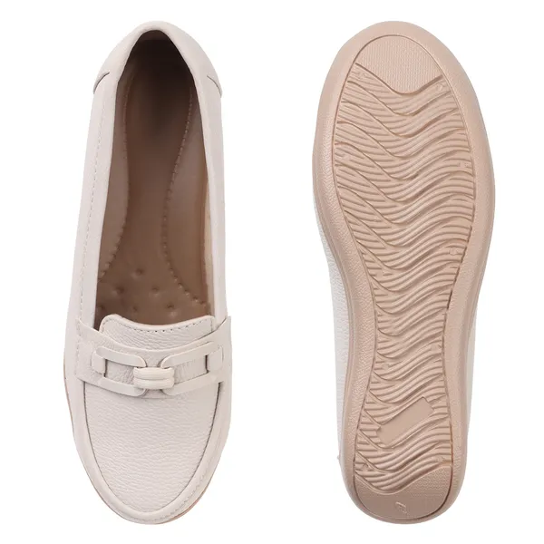 Classic_Loafers_with_Comfortable_Cushioned_Sole_and_Stylish_Buckle_Design_for_Everyday_Wear
