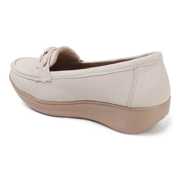 Classic_Loafers_with_Comfortable_Cushioned_Sole_and_Stylish_Buckle_Design_for_Everyday_Wear