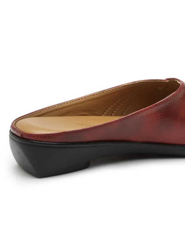 Stylish_Comfort_Slip-On_Flats_for_Women_with_Soft_Cushion_Sole_and_Trendy_Toe_Design