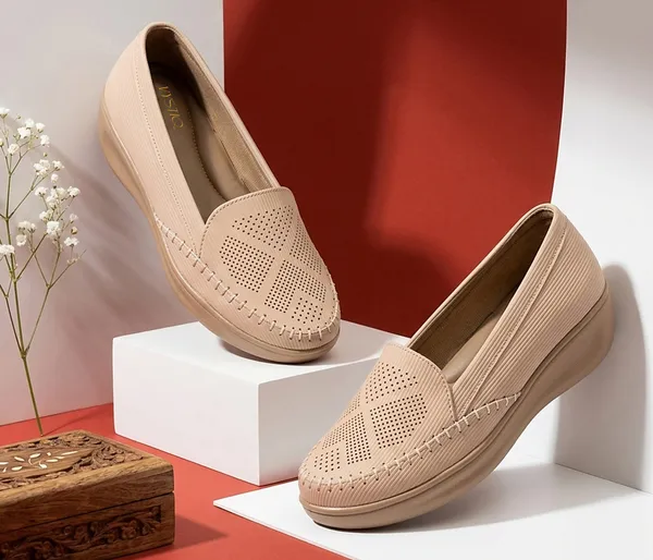 Step_into_effortless_style_and_all-day_comfort_with_these_elegant_wedge_heel_loafers