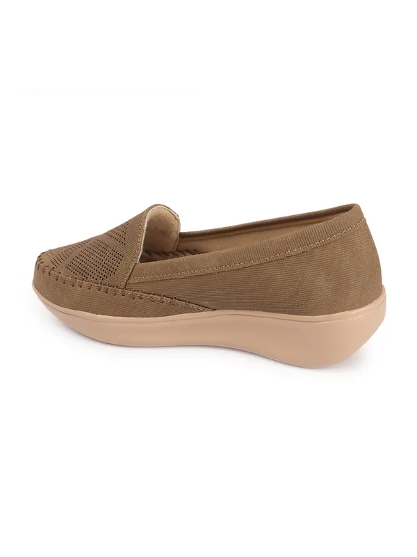 Women's_casual_slip-on_loafers_with_2_inch_Heel__cushioned_insoles,_breathable_mesh_detailing,_flat_sole,_ideal_for_daily_wear_and_comfort.
