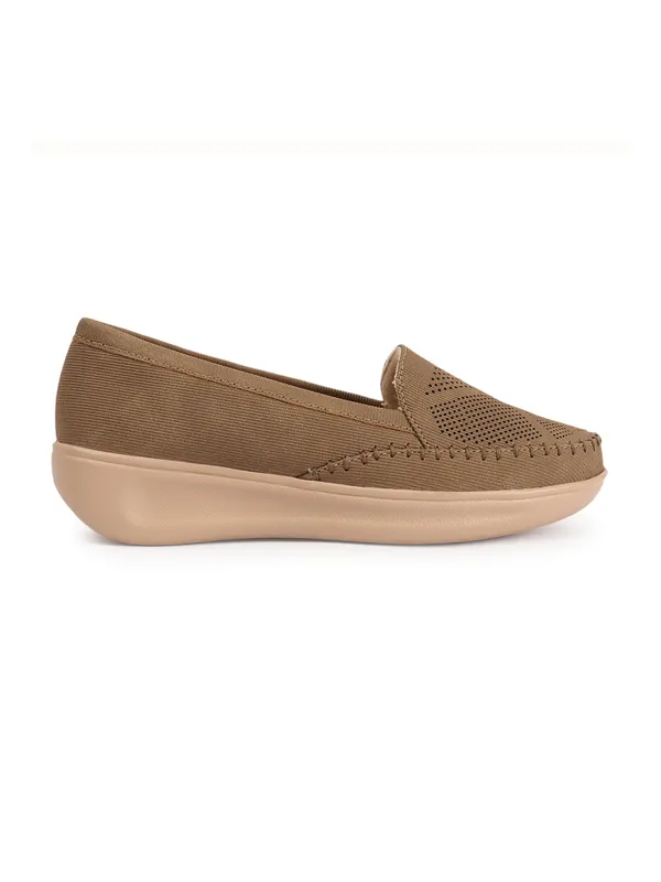 Women's_casual_slip-on_loafers_with_2_inch_Heel__cushioned_insoles,_breathable_mesh_detailing,_flat_sole,_ideal_for_daily_wear_and_comfort.
