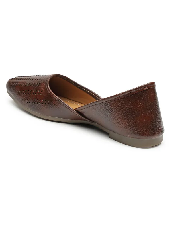 Stylish_Closed-Toe_Womenï¿½s_Flat_with_Perforated_PU_Design_and_Cushioned_Insole_for_Daily_Comfort