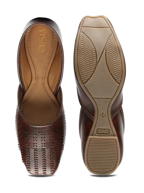 Stylish_Closed-Toe_Womenï¿½s_Flat_with_Perforated_PU_Design_and_Cushioned_Insole_for_Daily_Comfort