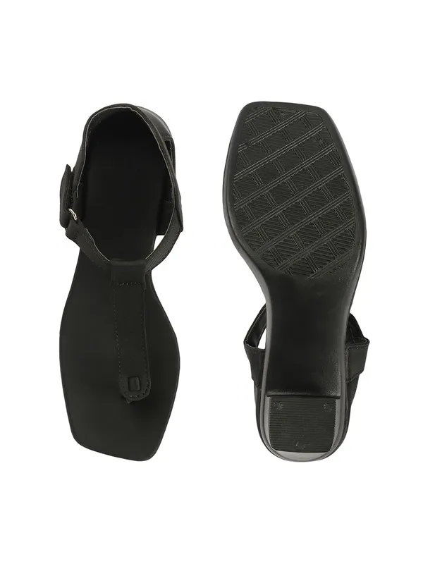 Elegant_Toe-Ring_Block_Heel_Sandals_for_Women_with_Adjustable_Strap
