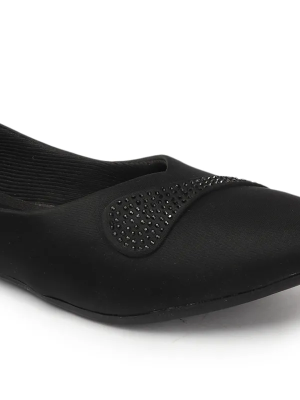 Elegant_women's_slip-on_ballerina_flats_with_textured,_cushioned_insole_and_embellished_centerpiece_perfect_for_daily_wear.