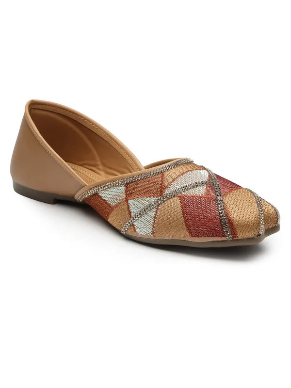 Trendy_Embroidered_Womenï¿½s_Ethnic_Jutti_with_Comfortable_Insole_and_Traditional_Craft_Detailing