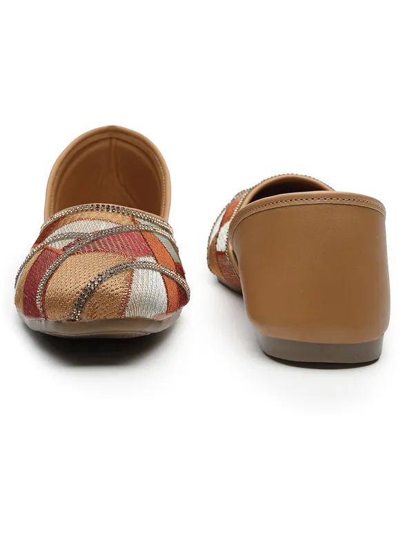 Trendy_Embroidered_Womenï¿½s_Ethnic_Jutti_with_Comfortable_Insole_and_Traditional_Craft_Detailing