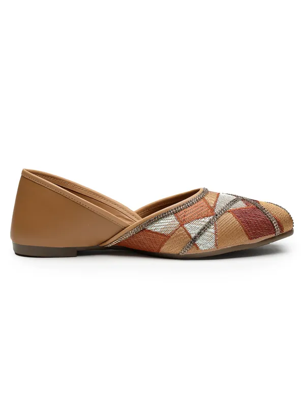 Trendy_Embroidered_Womenï¿½s_Ethnic_Jutti_with_Comfortable_Insole_and_Traditional_Craft_Detailing