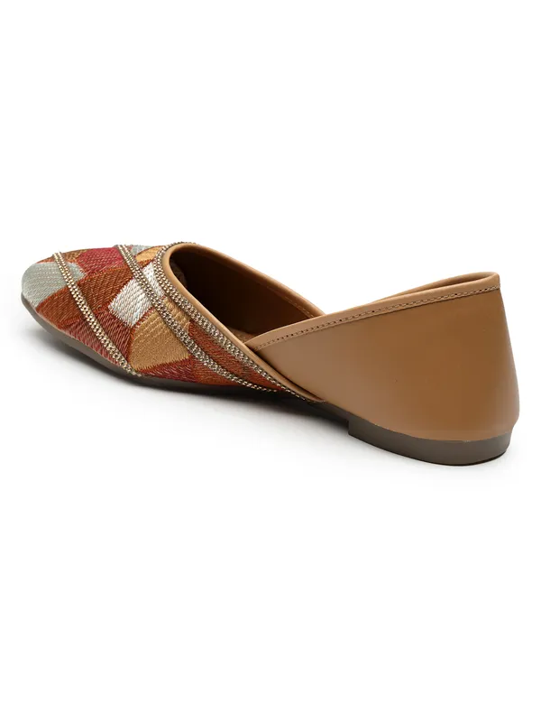 Trendy_Embroidered_Womenï¿½s_Ethnic_Jutti_with_Comfortable_Insole_and_Traditional_Craft_Detailing