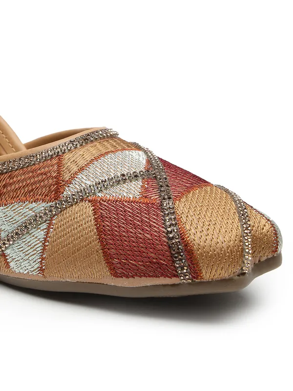 Trendy_Embroidered_Womenï¿½s_Ethnic_Jutti_with_Comfortable_Insole_and_Traditional_Craft_Detailing