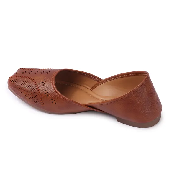 Elegant_Textured_Synthetic_1.5_inch_Heel_Leather_Juttis_with_Square_Toe_&_Perforated_Design
