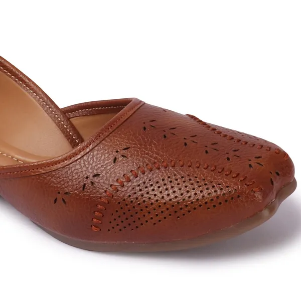 Elegant_Textured_Synthetic_1.5_inch_Heel_Leather_Juttis_with_Square_Toe_&_Perforated_Design