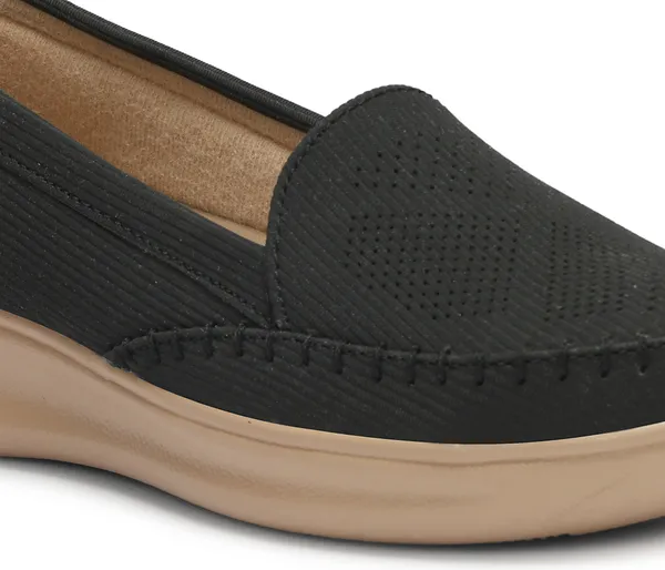 Step_into_effortless_style_and_all-day_comfort_with_these_elegant_wedge_heel_loafers