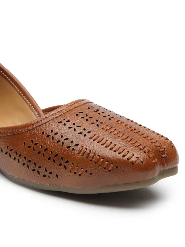Stylish_Closed-Toe_Womenï¿½s_Flat_with_Perforated_PU_Design_and_Cushioned_Insole_for_Daily_Comfort