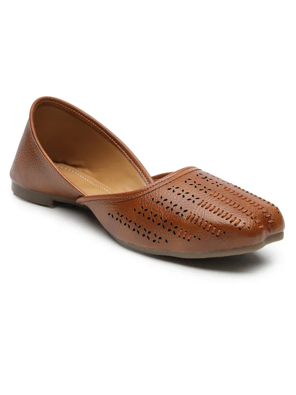 Stylish_Closed-Toe_Womenï¿½s_Flat_with_Perforated_PU_Design_and_Cushioned_Insole_for_Daily_Comfort