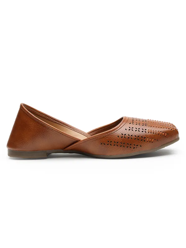 Stylish_Closed-Toe_Womenï¿½s_Flat_with_Perforated_PU_Design_and_Cushioned_Insole_for_Daily_Comfort