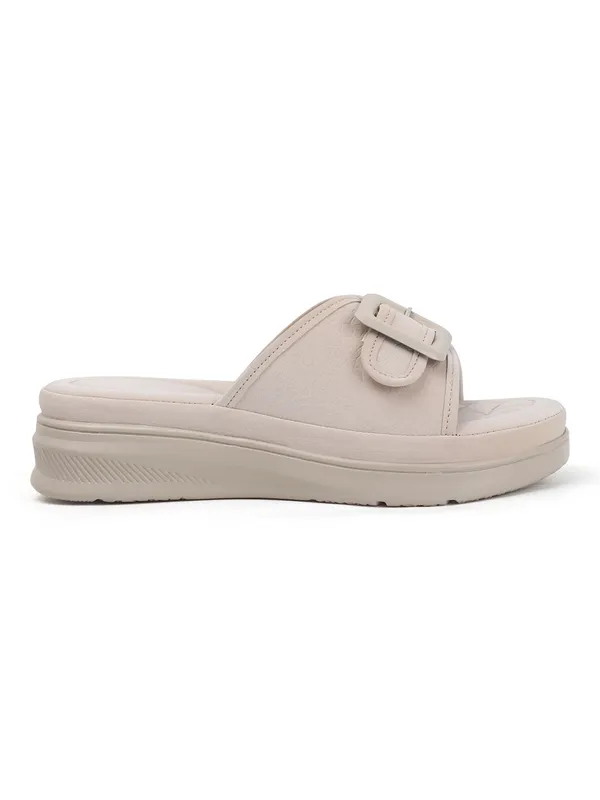 Elegant_Slide_Women_Sandals_with_Bold_Buckle_and_Soft_Quilted_Footbed_for_Everyday_Comfort