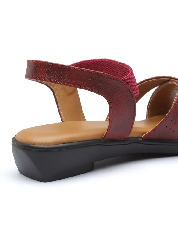 Stylish_Womenï¿½s_Criss-Cross_Strap_Sandal_with_Cushioned_Insole_and_Low_Heel_for_Daily_Comfort