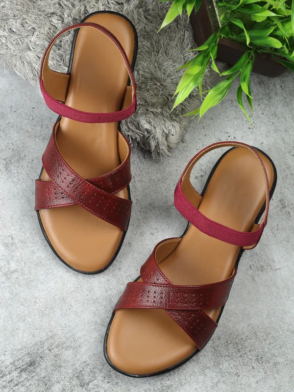Stylish_Womenï¿½s_Criss-Cross_Strap_Sandal_with_Cushioned_Insole_and_Low_Heel_for_Daily_Comfort