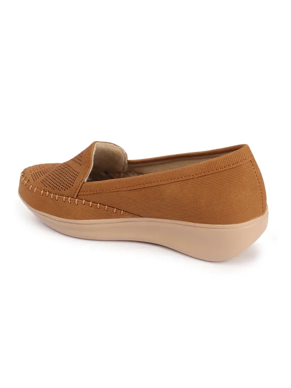 Women's_casual_slip-on_loafers_with_2_inch_Heel__cushioned_insoles,_breathable_mesh_detailing,_flat_sole,_ideal_for_daily_wear_and_comfort.