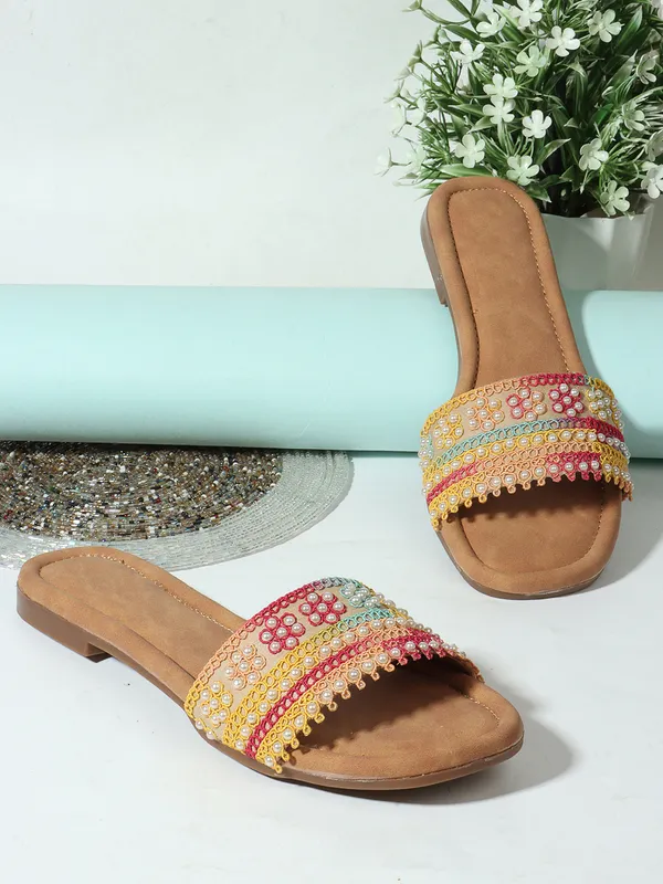 Elegant_Pearl_Embellished_Flat_Sandal_for_Women_with_Soft_Comfort_Sole_and_Trendy_Ethnic_Touch