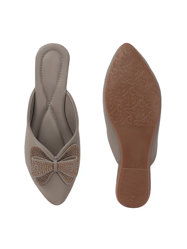 Stylish_Slip-On_Flats_with_Embellished_Bow_Design_for_Women_ï¿½_Elegant_Comfort_Footwear