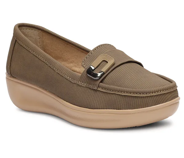 Step_into_effortless_style_and_all-day_comfort_with_these_elegant_wedge_heel_loafers