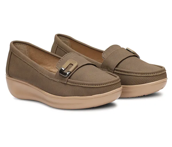 Step_into_effortless_style_and_all-day_comfort_with_these_elegant_wedge_heel_loafers