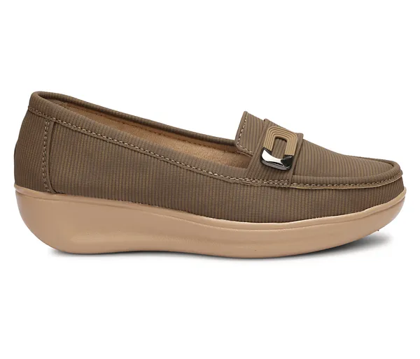 Step_into_effortless_style_and_all-day_comfort_with_these_elegant_wedge_heel_loafers