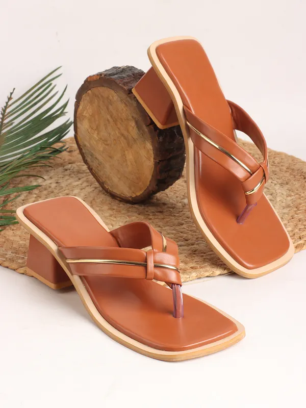 Trendy_Toe-Ring_Block_Heel_Sandals_for_Women_with_Elegant_Gold_Strap_Design