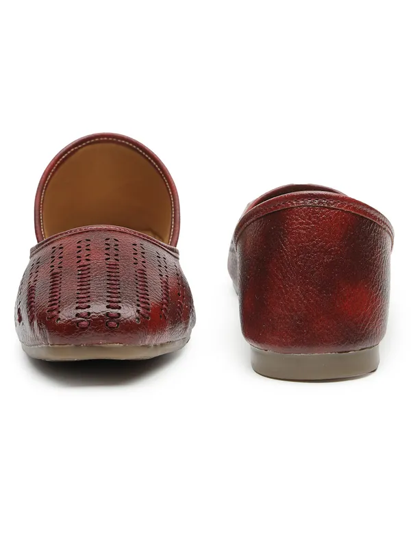 Stylish_Closed-Toe_Womenï¿½s_Flat_with_Perforated_PU_Design_and_Cushioned_Insole_for_Daily_Comfort