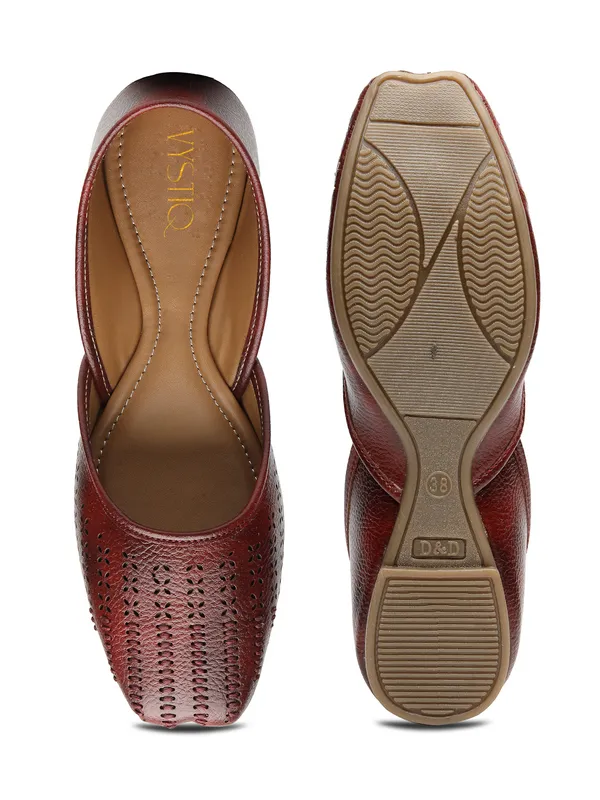 Stylish_Closed-Toe_Womenï¿½s_Flat_with_Perforated_PU_Design_and_Cushioned_Insole_for_Daily_Comfort