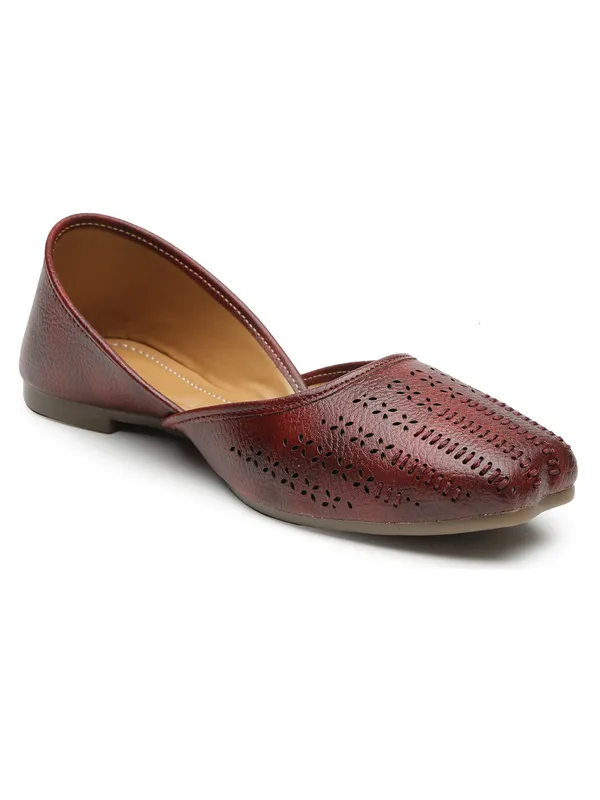 Stylish_Closed-Toe_Womenï¿½s_Flat_with_Perforated_PU_Design_and_Cushioned_Insole_for_Daily_Comfort