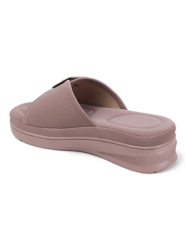 Elegant_Slide_Women_Sandals_with_Bold_Buckle_and_Soft_Quilted_Footbed_for_Everyday_Comfort