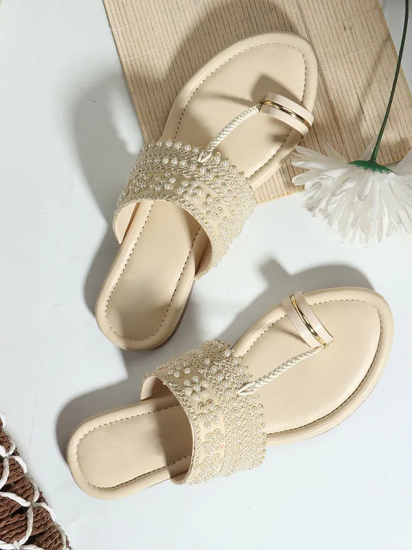 Elegant_Pearl_Embellished_Kolhapuri_Flat_Sandal_for_Women_with_Soft_Comfort_Sole_and_Ethnic_Festive_Design