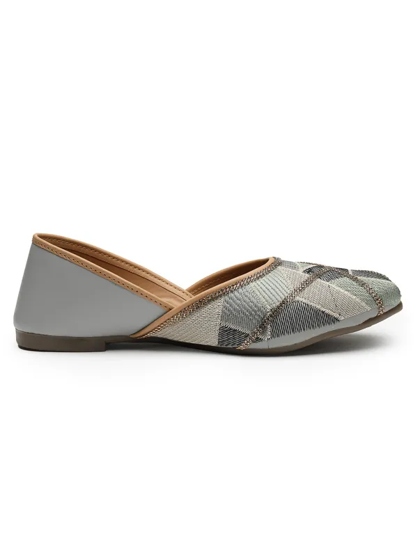 Trendy_Embroidered_Womenï¿½s_Ethnic_Jutti_with_Comfortable_Insole_and_Traditional_Craft_Detailing