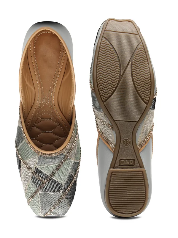 Trendy_Embroidered_Womenï¿½s_Ethnic_Jutti_with_Comfortable_Insole_and_Traditional_Craft_Detailing