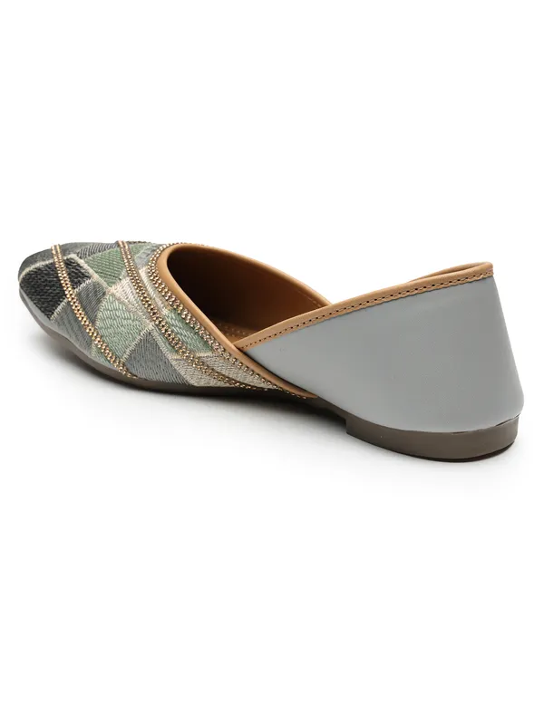 Trendy_Embroidered_Womenï¿½s_Ethnic_Jutti_with_Comfortable_Insole_and_Traditional_Craft_Detailing