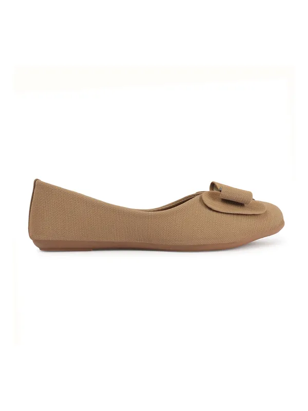Elegant_women's_slip-on_ballerina_flats_with_textured_fabric,_cushioned_insole,_bow_ornamentation,_and_embellished_centerpieceï¿½perfect_for_daily_wear.