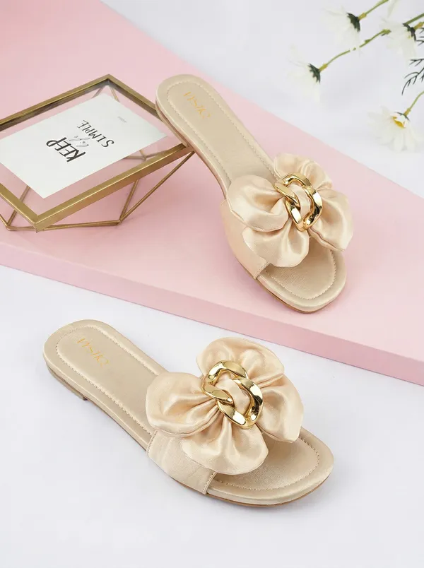 Women�s_Slip-On_Flats_with_Bow_Detail_&_Gold_Chain_Accent