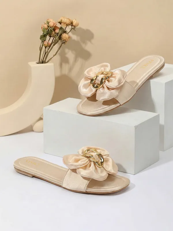 Women�s_Slip-On_Flats_with_Bow_Detail_&_Gold_Chain_Accent
