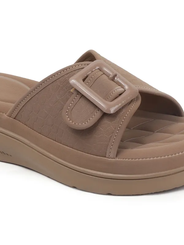 Elegant_Slide_Women_Sandals_with_Bold_Buckle_and_Soft_Quilted_Footbed_for_Everyday_Comfort