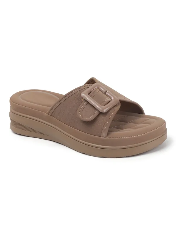 Elegant_Slide_Women_Sandals_with_Bold_Buckle_and_Soft_Quilted_Footbed_for_Everyday_Comfort