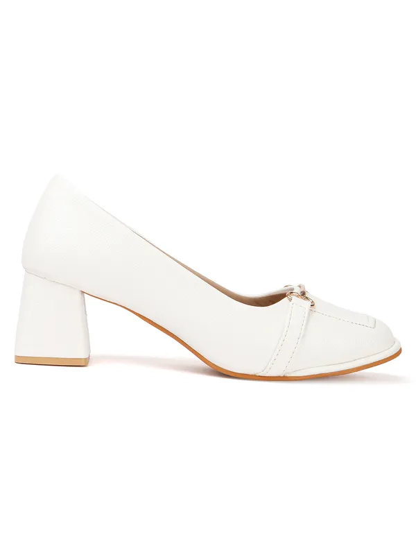 Elegant_Block_Heels_for_Office,_Formal_Events_&_Chic_Everyday_Outfits_with_Textured_Finish