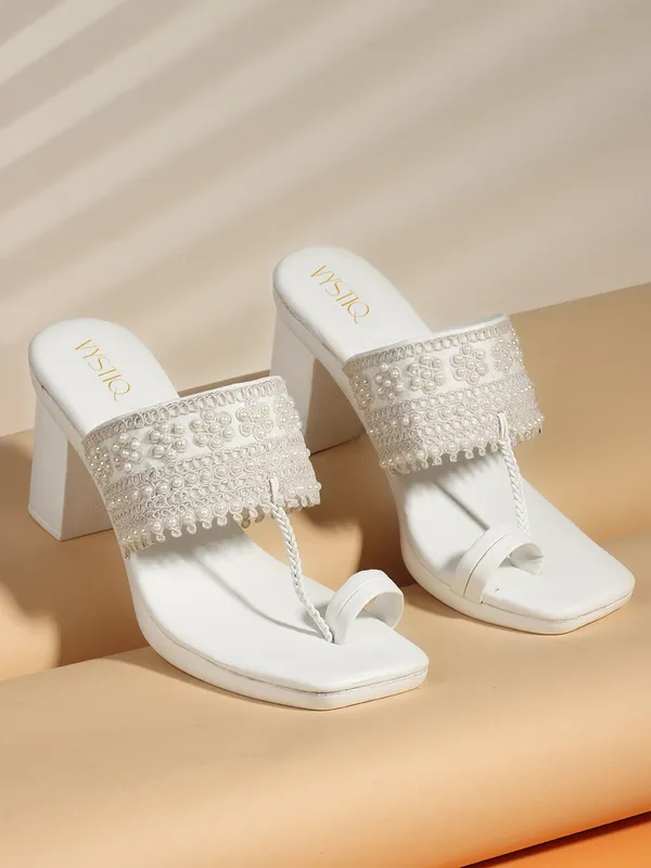 White_Synthetic_Casual_3_inch_Heel_Sandal_For_Women
